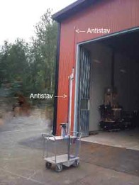 Antistatic bars mounted on a trolley